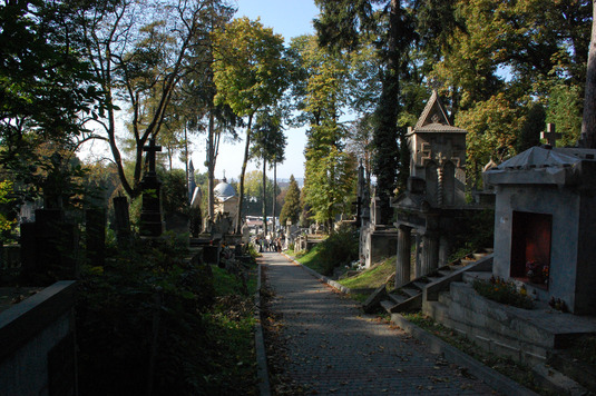 Auf dem Lytschakiwski-Friedhof