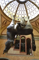 Persiflage auf das Reiterdenkmal des heiligen Wenzel von David Cerný in der Luzerna-Passage