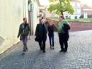 Simon Hadler, Miloš Havelka, Carmen Reichert und Robert Luft während der Führung dürch die Stadt Brünn