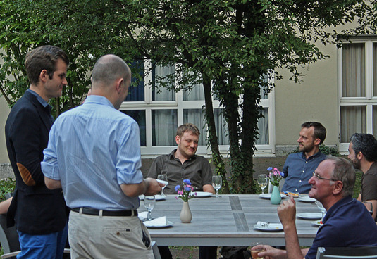 Friedrich Wilhelm Graf und Karsten Fischer im Gespräch mit den Promovierenden