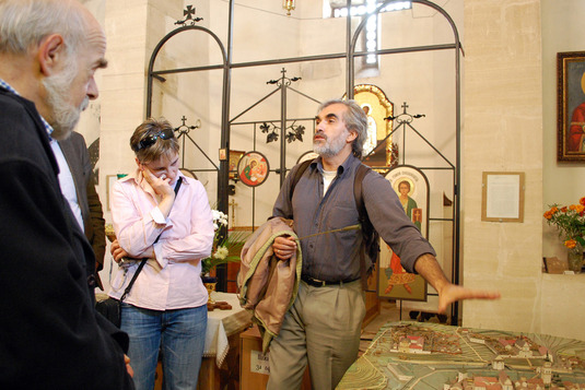 Yaroslav Hrytsak von der Ivan-Franko-Universität L'viv erklärt anhand eines Stadtmodells die Entstehungsgeschichte L'vivs Yaroslav Hrytsak von der Ivan-Franko-Universität L'viv erklärt anhand eines Stadtmodells die Entstehungsgeschichte L'vivs