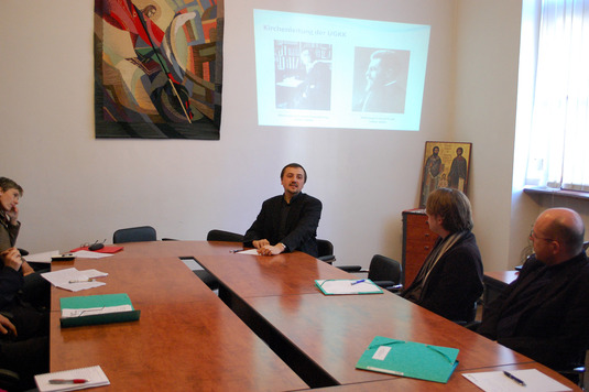 Andriy Mykhaleyko von der Ukrainischen Katholischen Universität stellt sein Forschungsprojekt zur Ukrainischen Unierten Untergrundkirche vor Andriy Mykhaleyko von der Ukrainischen Katholischen Universität stellt sein Forschungsprojekt zur Ukrainischen Unierten Untergrundkirche vor