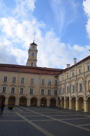 Im Hof der Vilnius Universität