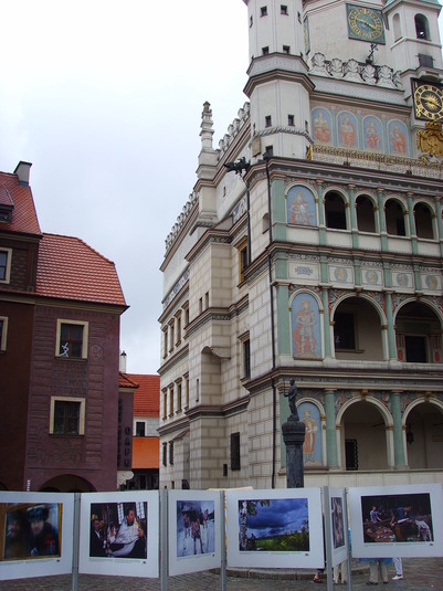 Rathaus und Häuser auf dem Stary Rynek