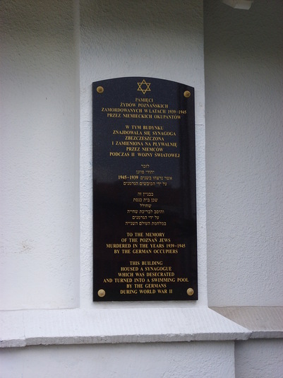 Gedenktafel für die jüdische Bevölkerung von Poznań, die zwischen 1939 und 1945 umgebracht wurde